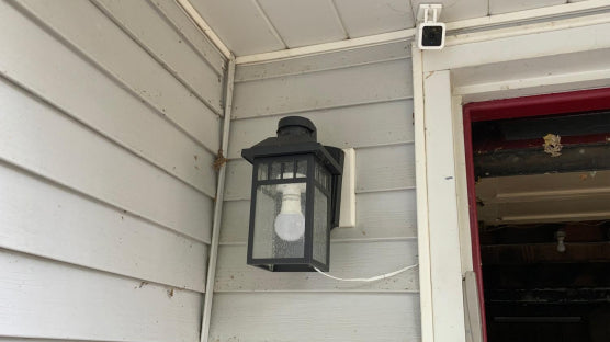 lamp socket powering a wyze camera