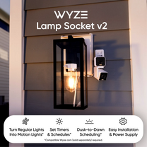 Wyze Lamp Socket v2: Un socket de lampe noire avec une ampoule blanche.